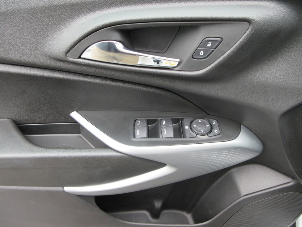 Certified 2025 Chevrolet Trax LS w/ LS Convenience Package FWD image 20
