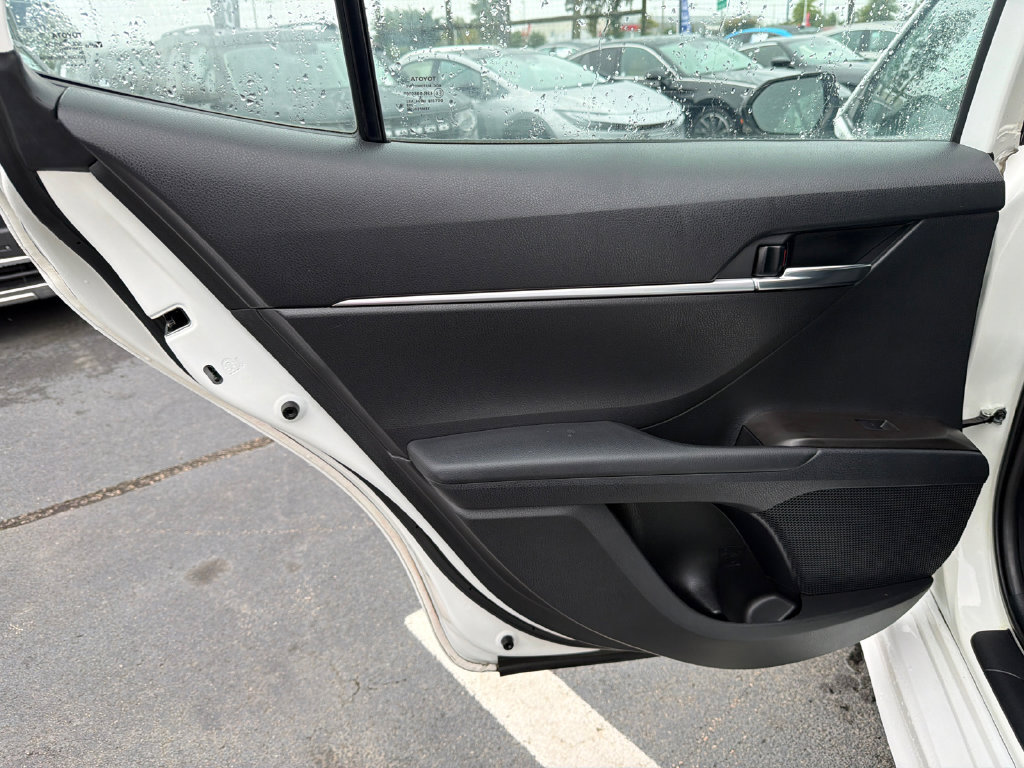 Used 2022 Toyota Camry SE w/ Carpet Mat Package (TMS) FWD image 21