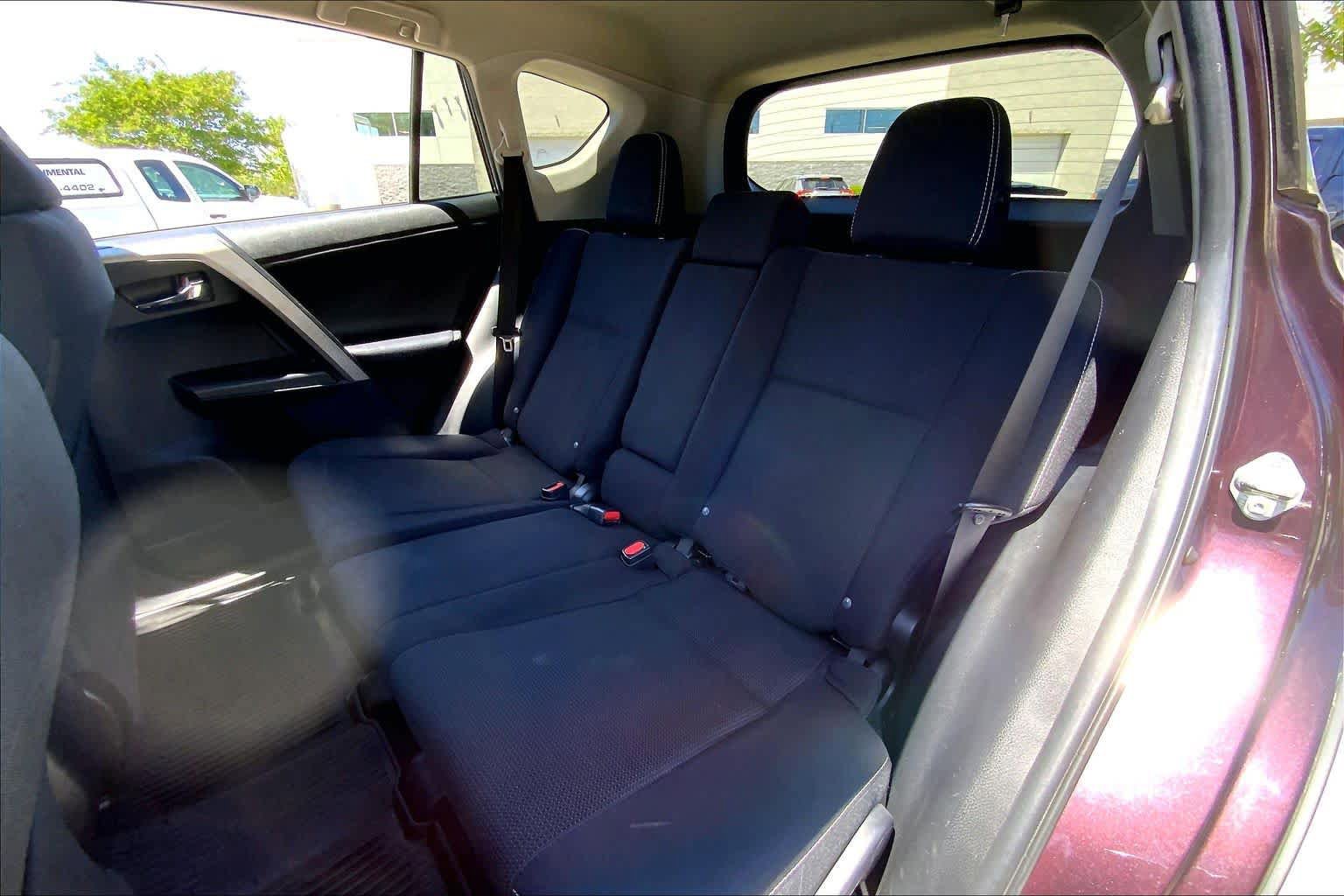Used 2018 Toyota RAV4 XLE AWD/4WD image 21