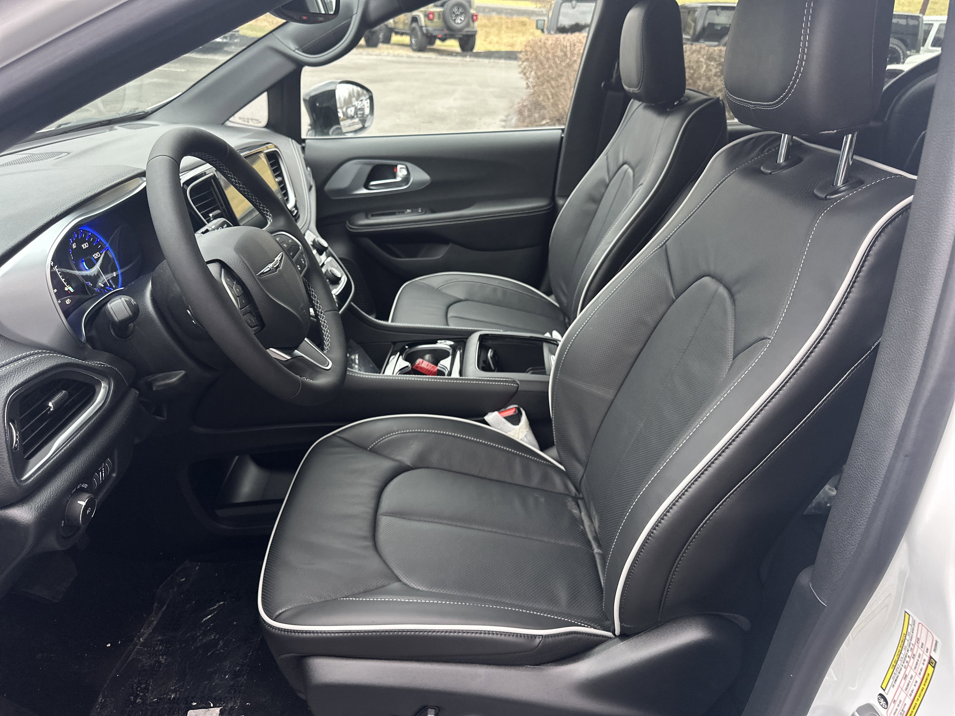New 2026 Chrysler Pacifica Limited AWD/4WD image 12