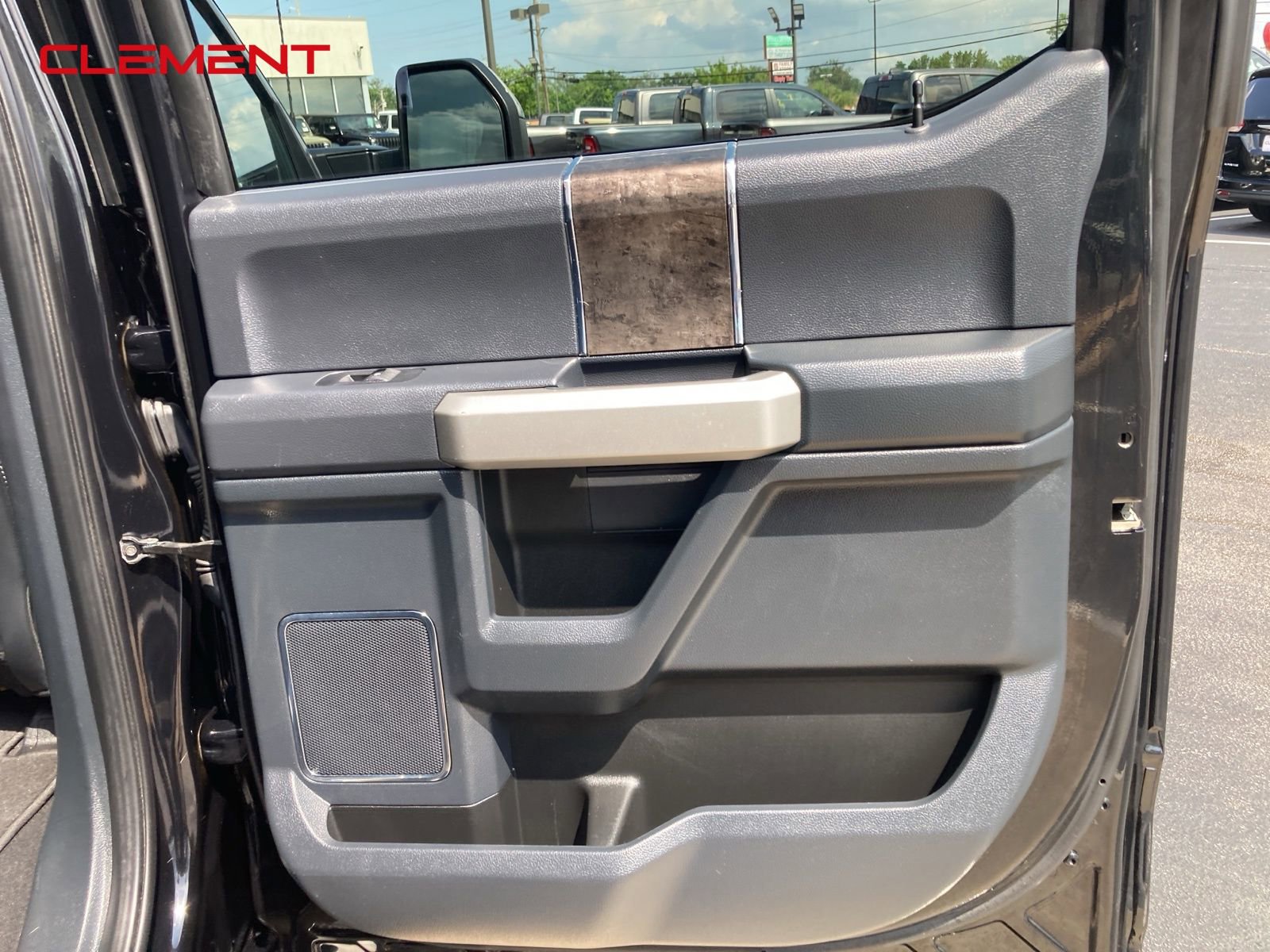 Used 2022 Ford F250 Lariat w/ Black Appearance Pkg image 32