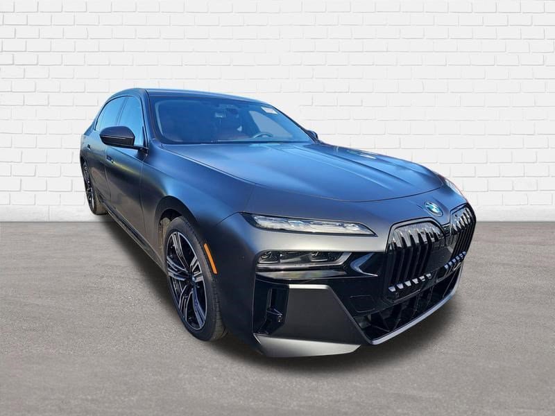 Used 2023 BMW 760i xDrive AWD/4WD video 1