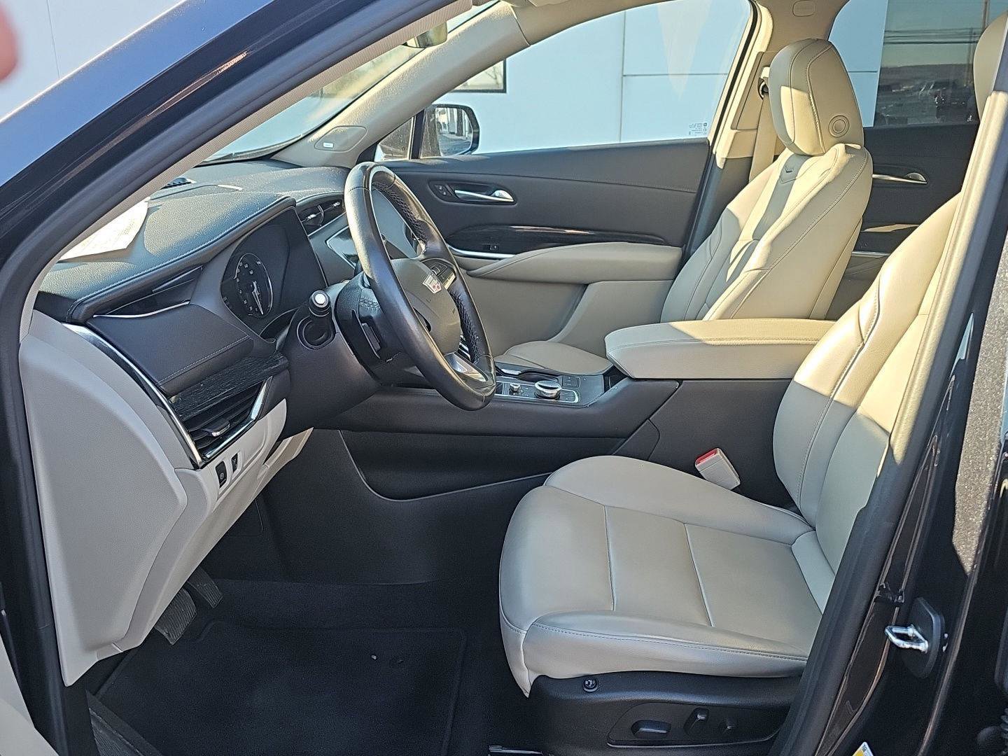 Used 2023 Cadillac XT4 Premium Luxury image 6