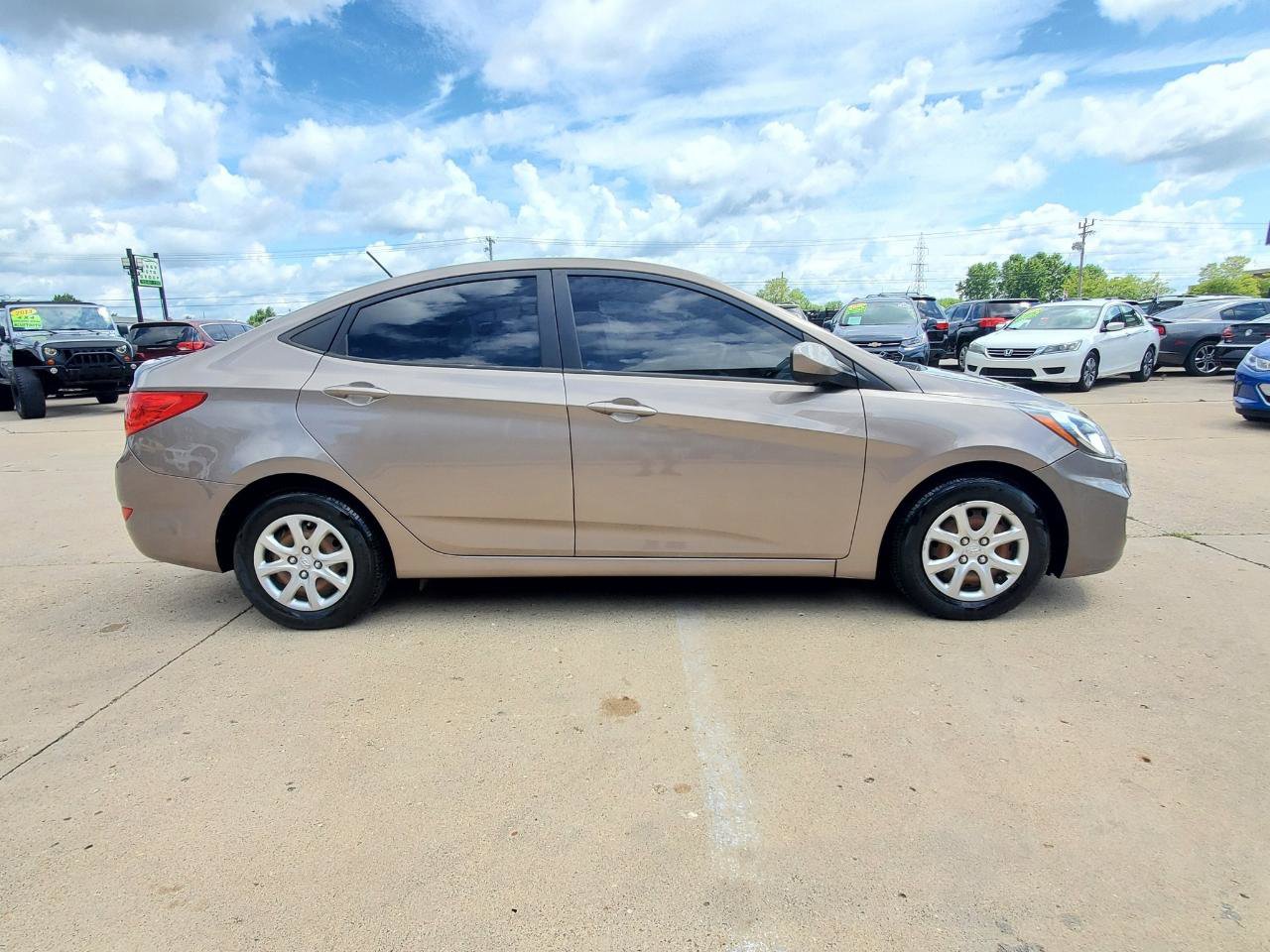 Used 2014 Hyundai Accent GLS image 5