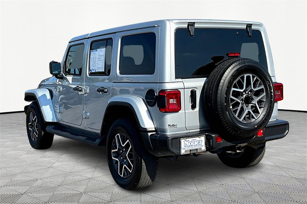 Used 2024 Jeep Wrangler Sahara image 13