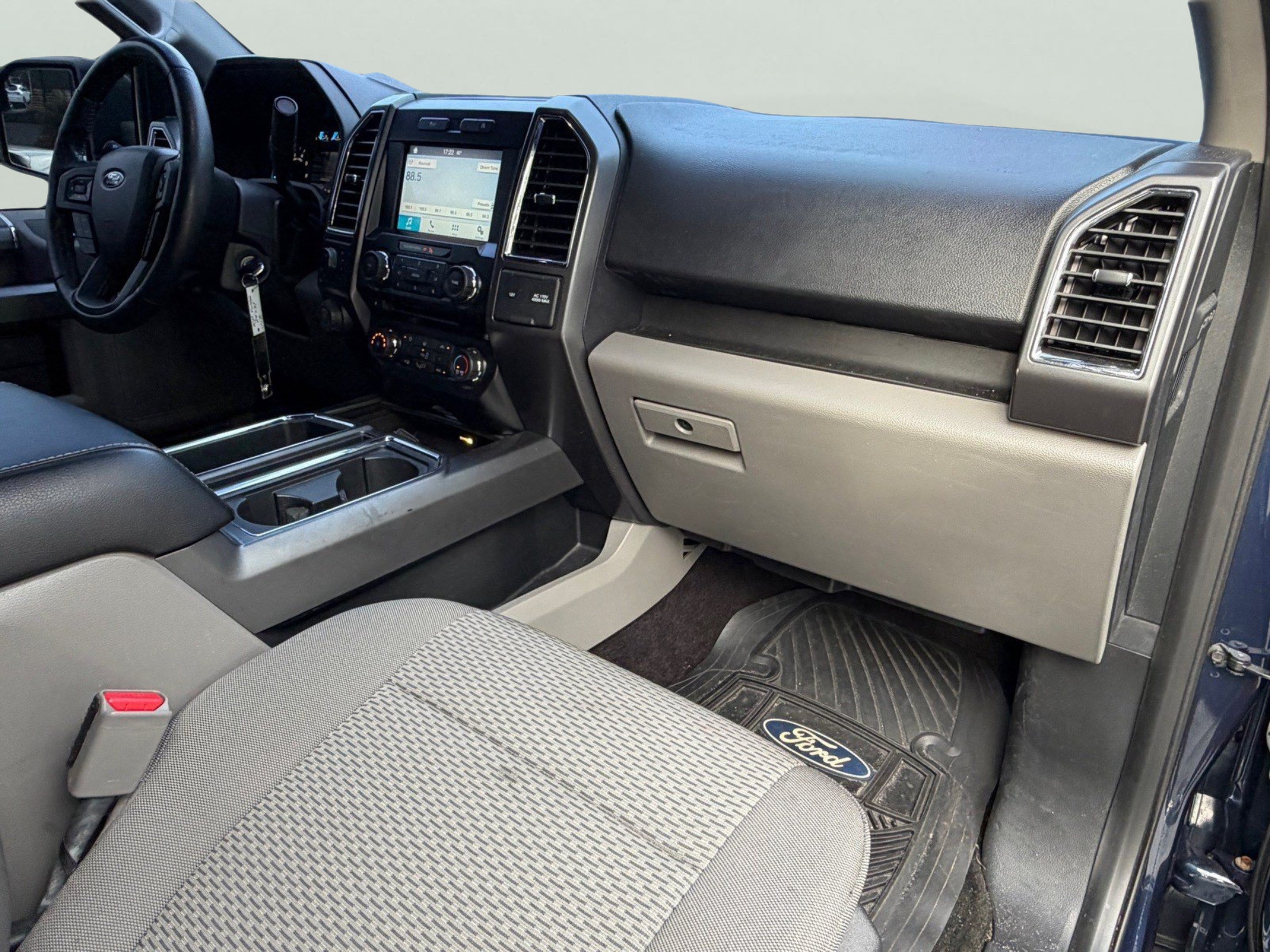 Used 2016 Ford F150 XLT w/ Equipment Group 302A Luxury AWD/4WD image 29