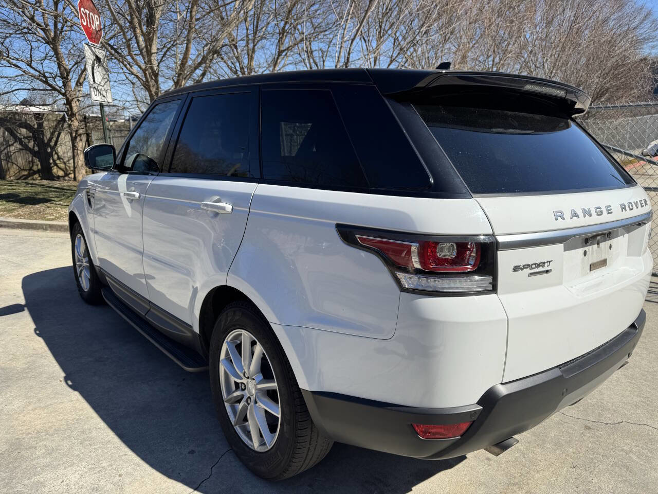 Used 2016 Land Rover Range Rover Sport SE image 9