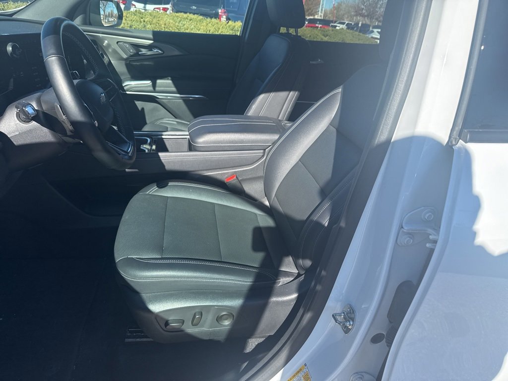 Certified 2025 Chevrolet Traverse LT image 8