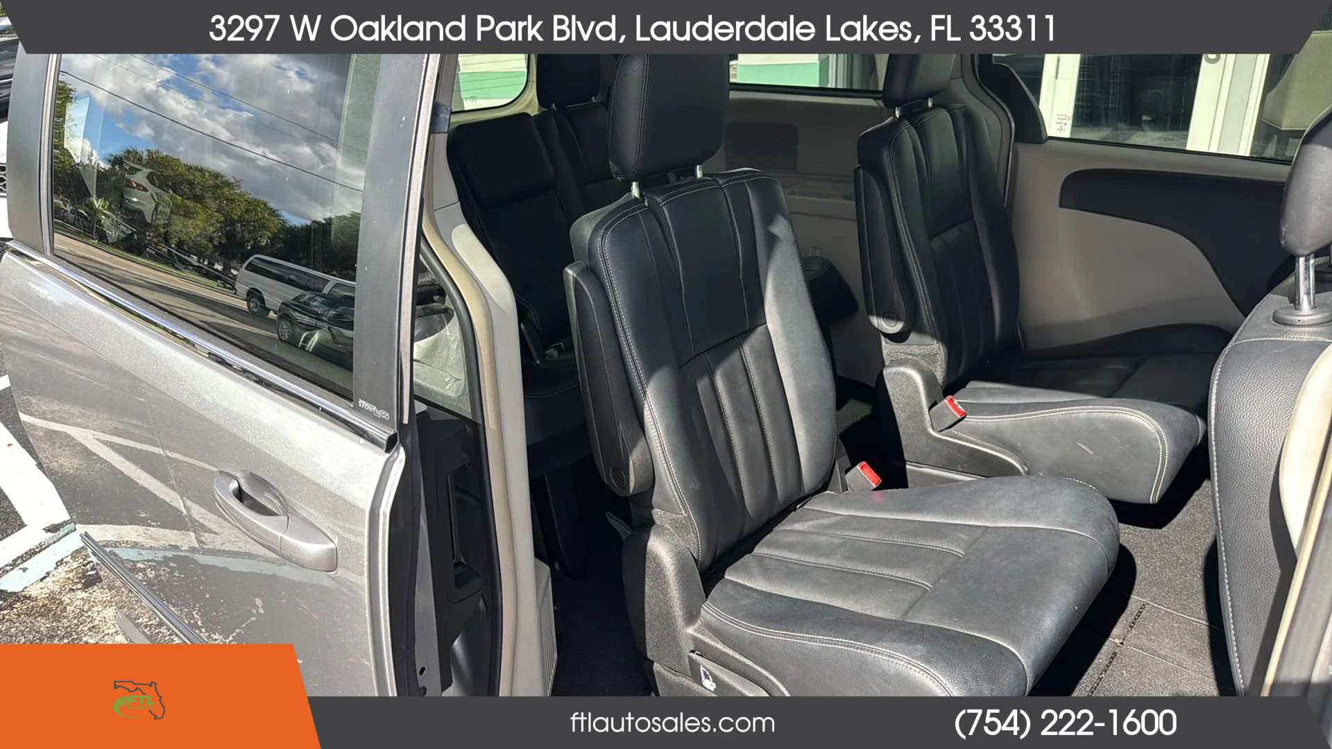 Used 2013 Chrysler Town & Country Touring image 22
