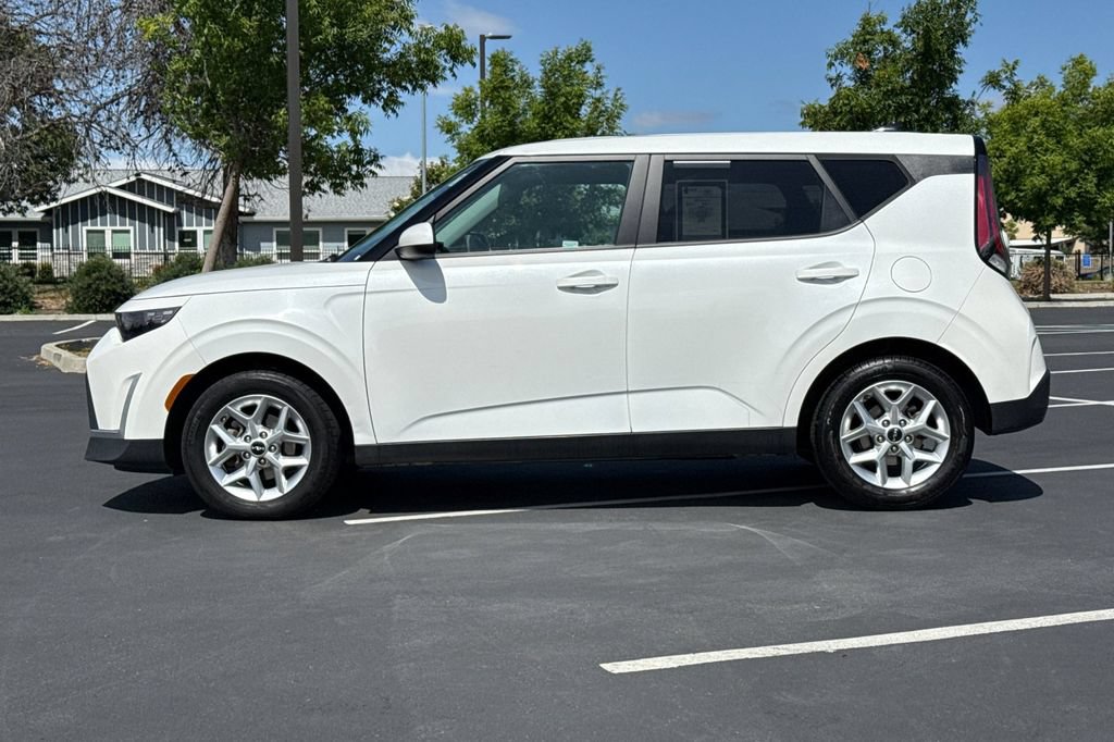 Used 2024 Kia Soul LX w/ Option Group 015 FWD image 14