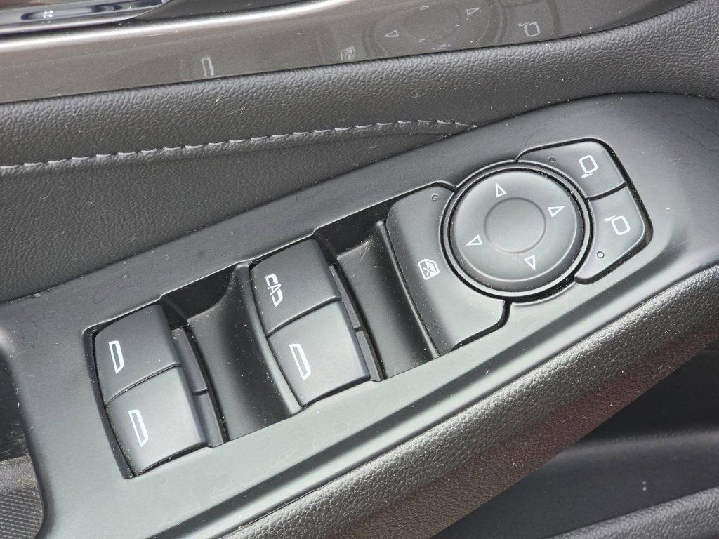 Used 2023 Chevrolet Traverse LT w/ Midnight/Sport Edition image 21