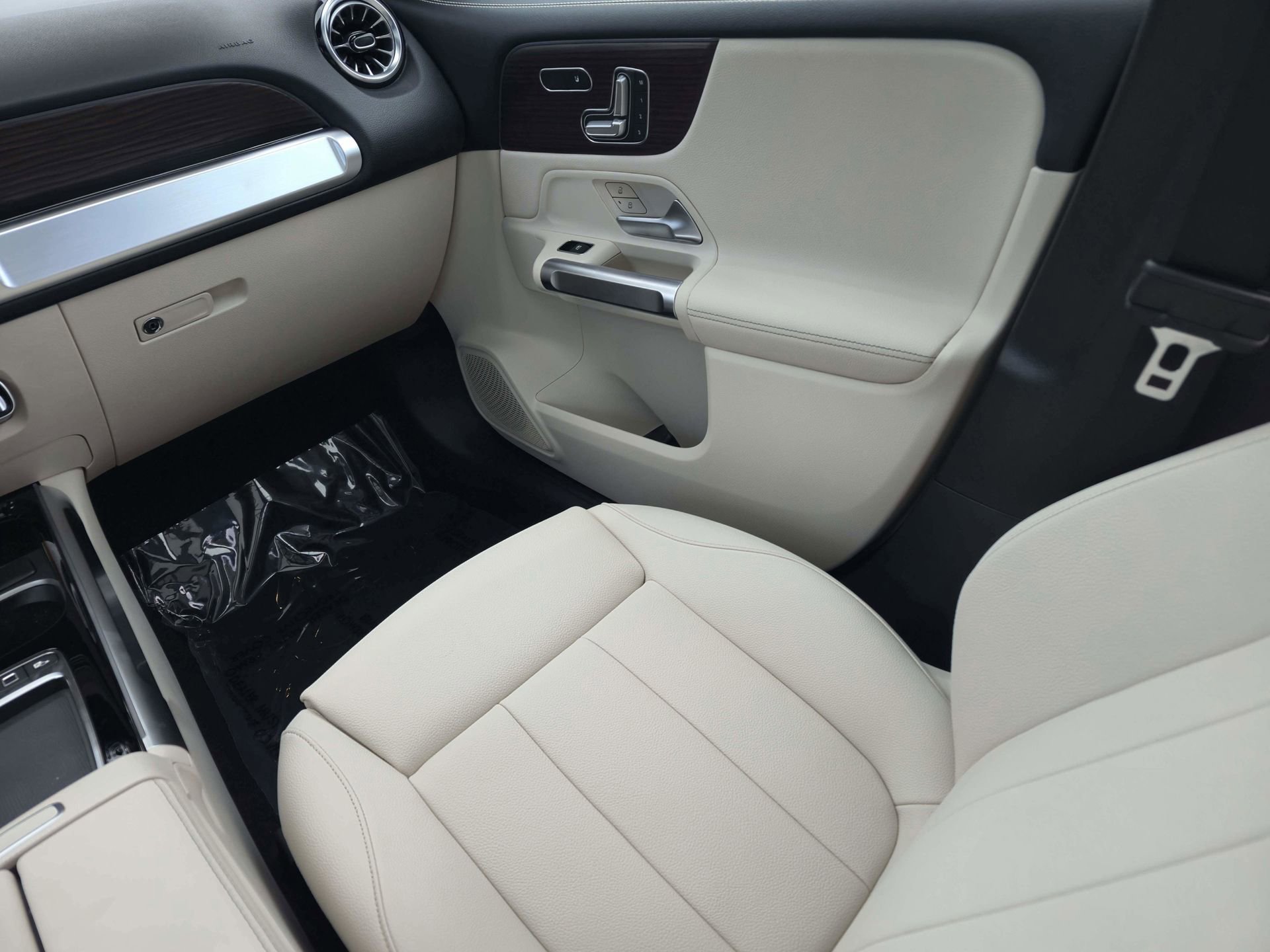 Certified 2025 Mercedes-Benz GLB 250 image 11