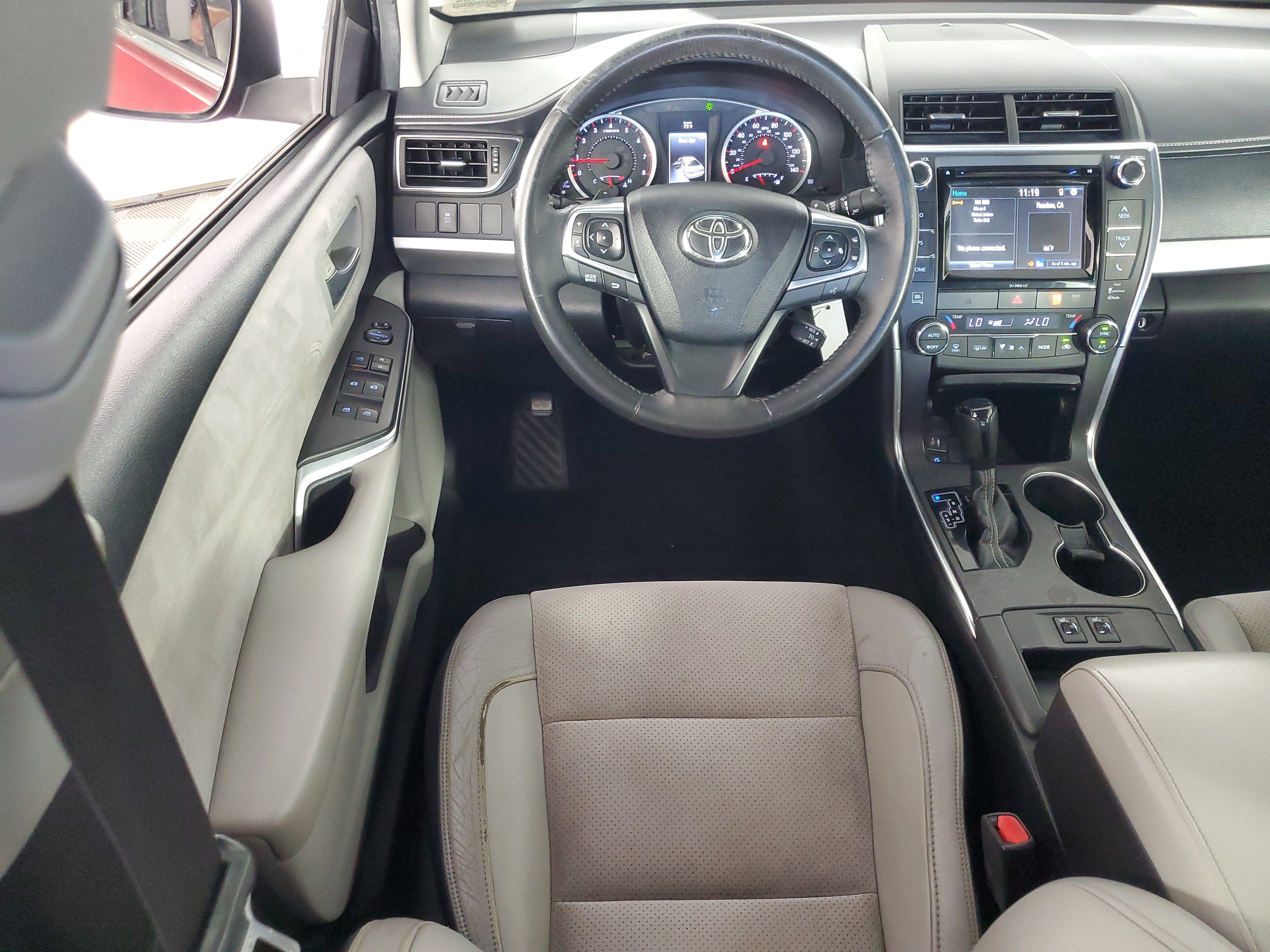 Used 2017 Toyota Camry XSE w/ Moonroof Package FWD image 14