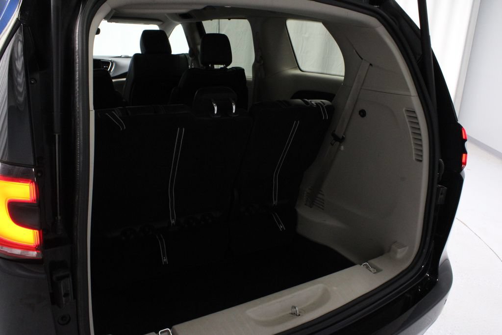 Used 2024 Chrysler Pacifica Touring-L FWD image 17