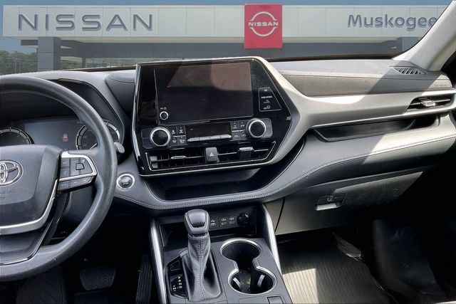 Used 2023 Toyota Highlander L FWD image 9