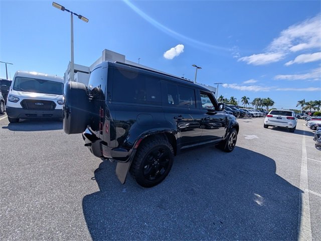 Used 2023 Land Rover Defender 110 X-Dynamic SE image 10