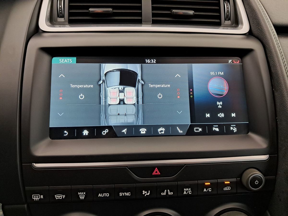 Used 2020 Jaguar E-PACE SE AWD/4WD image 27