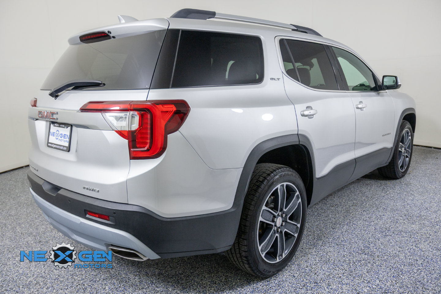 Used 2020 GMC Acadia SLT w/ LPO, Cargo Package AWD/4WD image 8