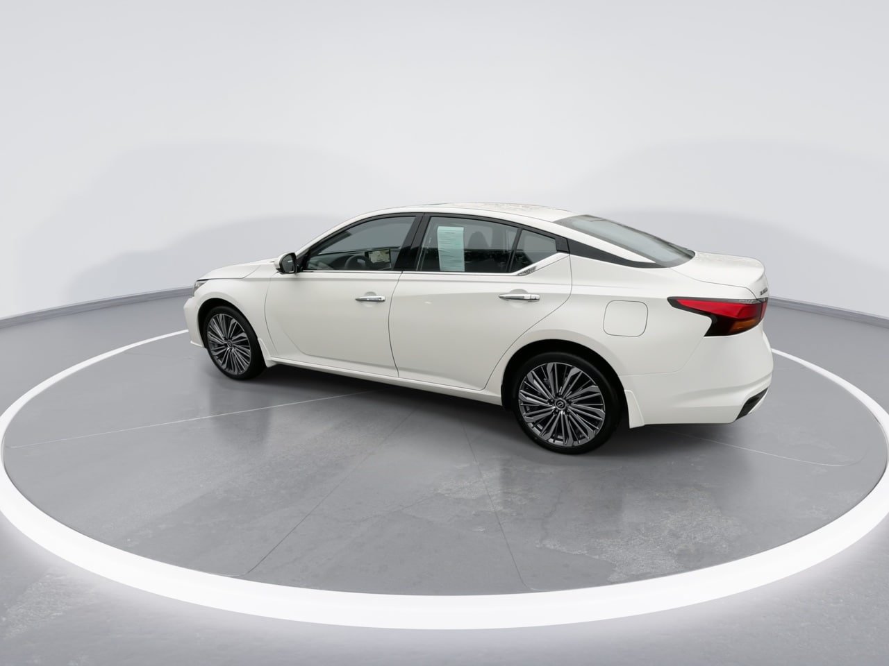 Used 2025 Nissan Altima 2.5 SL AWD/4WD image 14