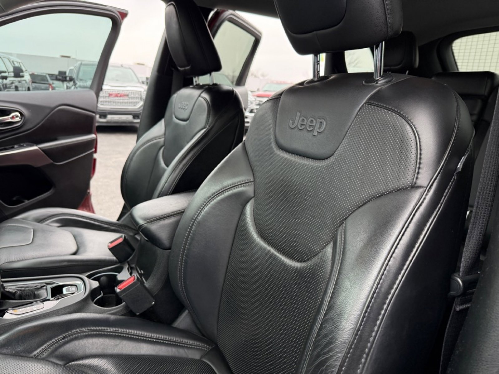 Used 2019 Jeep Cherokee Limited w/ Luxury Group image 16