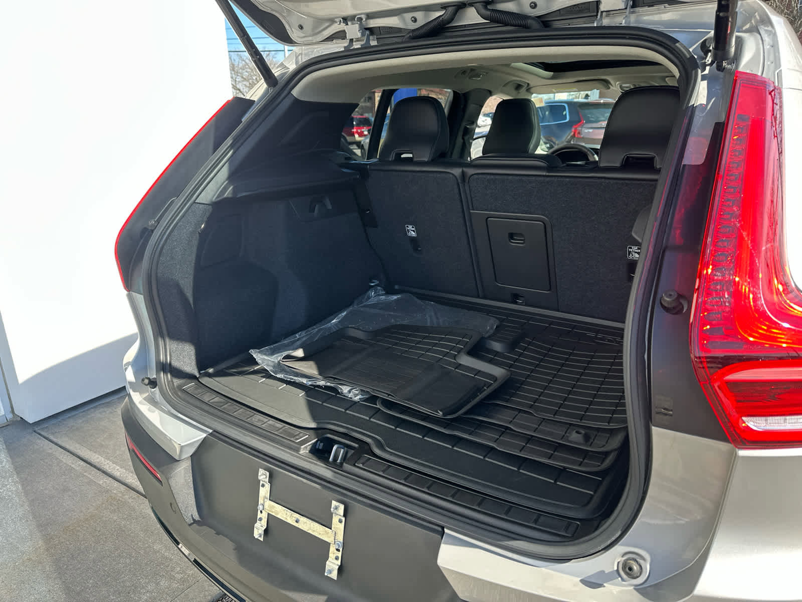 Used 2023 Volvo XC40 B5 Plus w/ Climate Package image 13