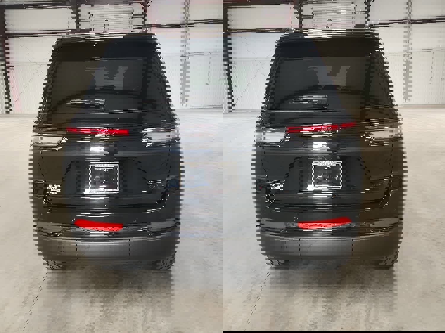 Used 2024 Jeep Grand Cherokee Limited w/ Black Appearance Package image 4