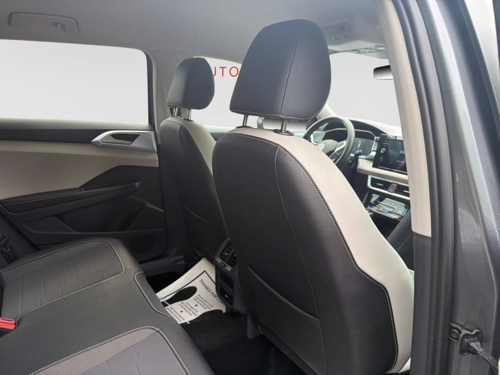 Used 2025 Volkswagen Taos SE AWD/4WD image 18