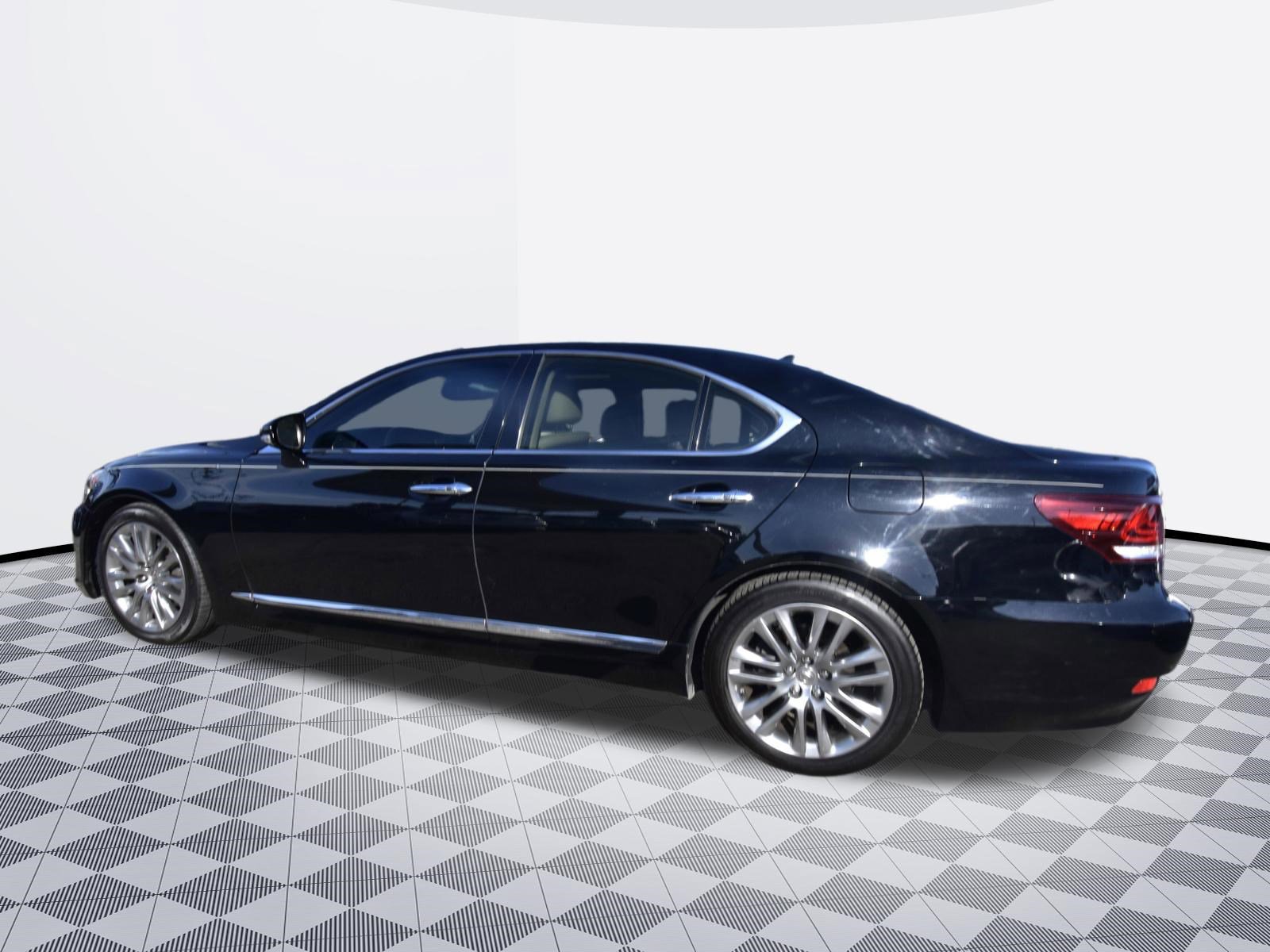 Used 2013 Lexus LS 460 w/ Comfort Pkg image 6