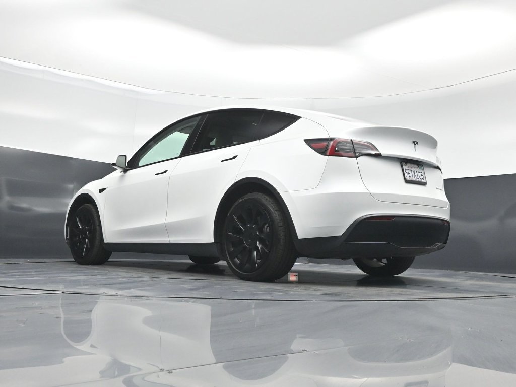 Used 2023 Tesla Model Y Long Range AWD/4WD image 42