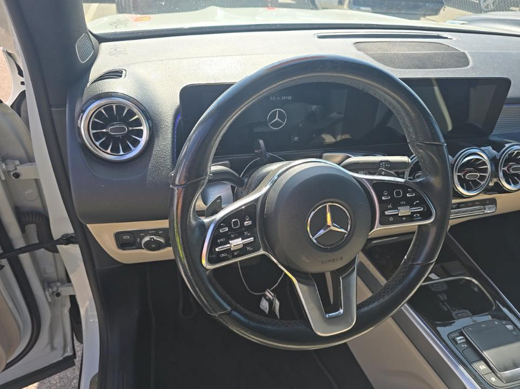 Used 2022 Mercedes-Benz GLB 250 w/ Premium Package Lite image 6