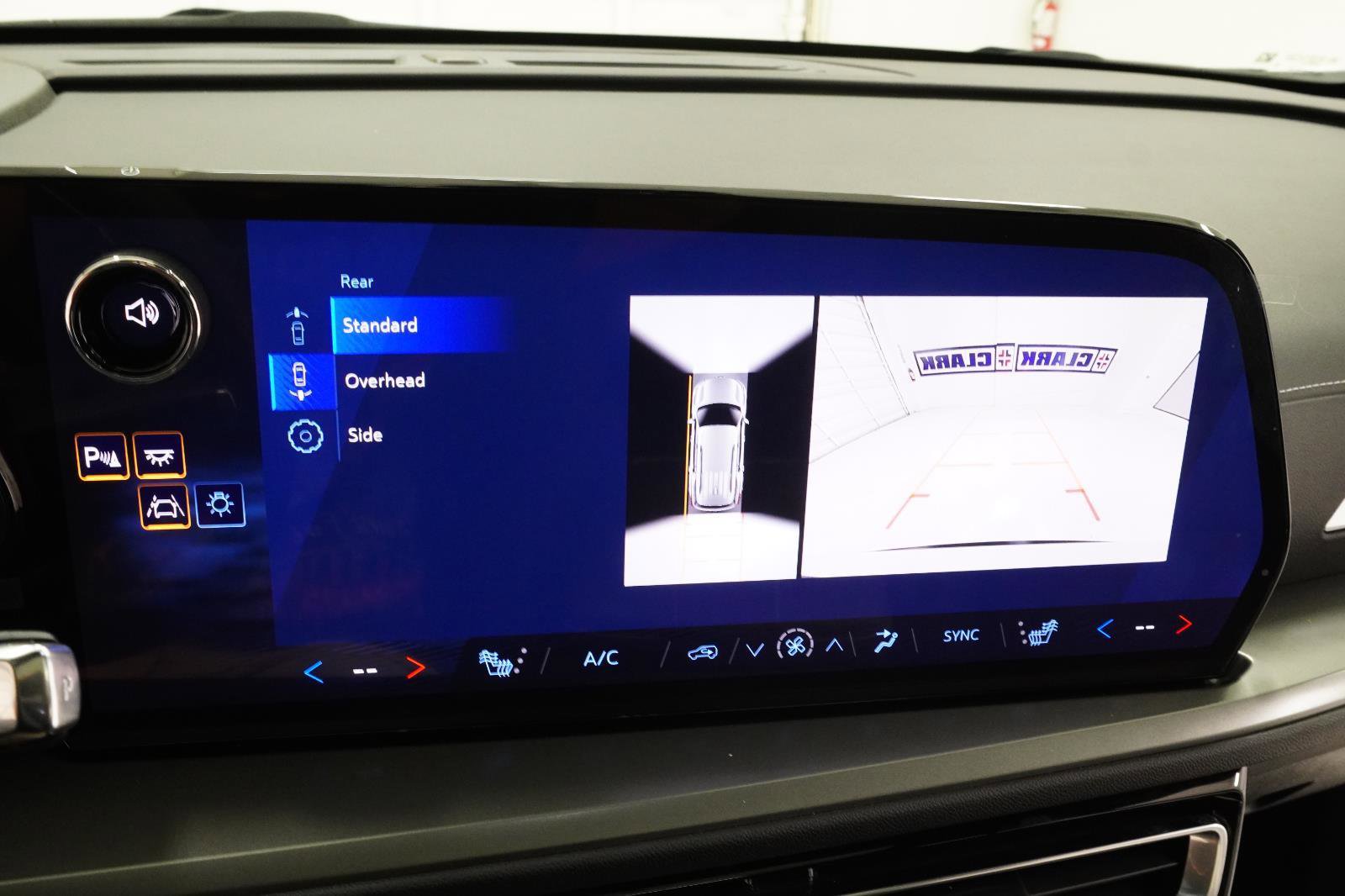 Used 2024 Chevrolet Traverse LT FWD image 30
