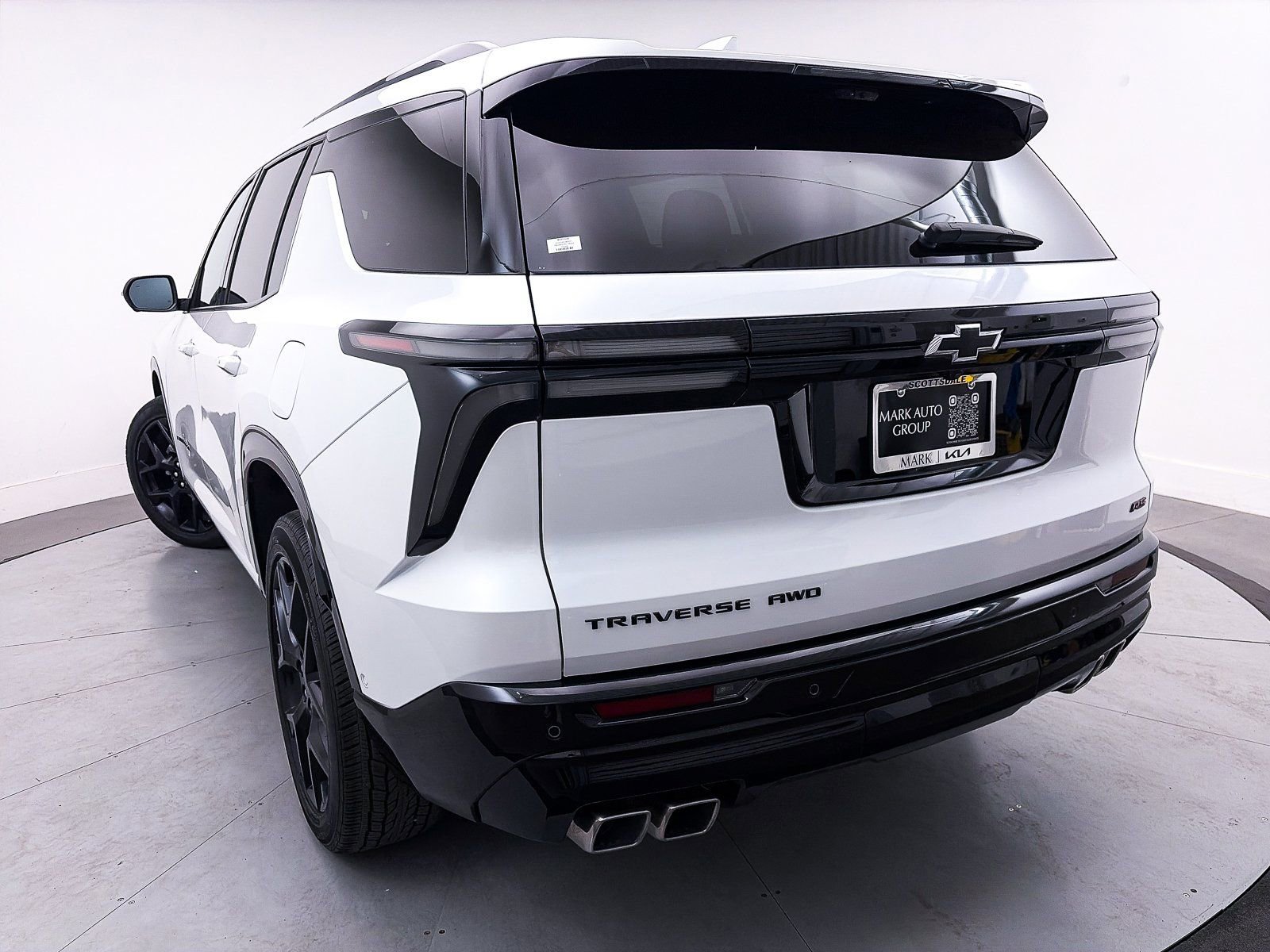 Used 2024 Chevrolet Traverse RS w/ LPO, Floor Liner Package AWD/4WD image 4