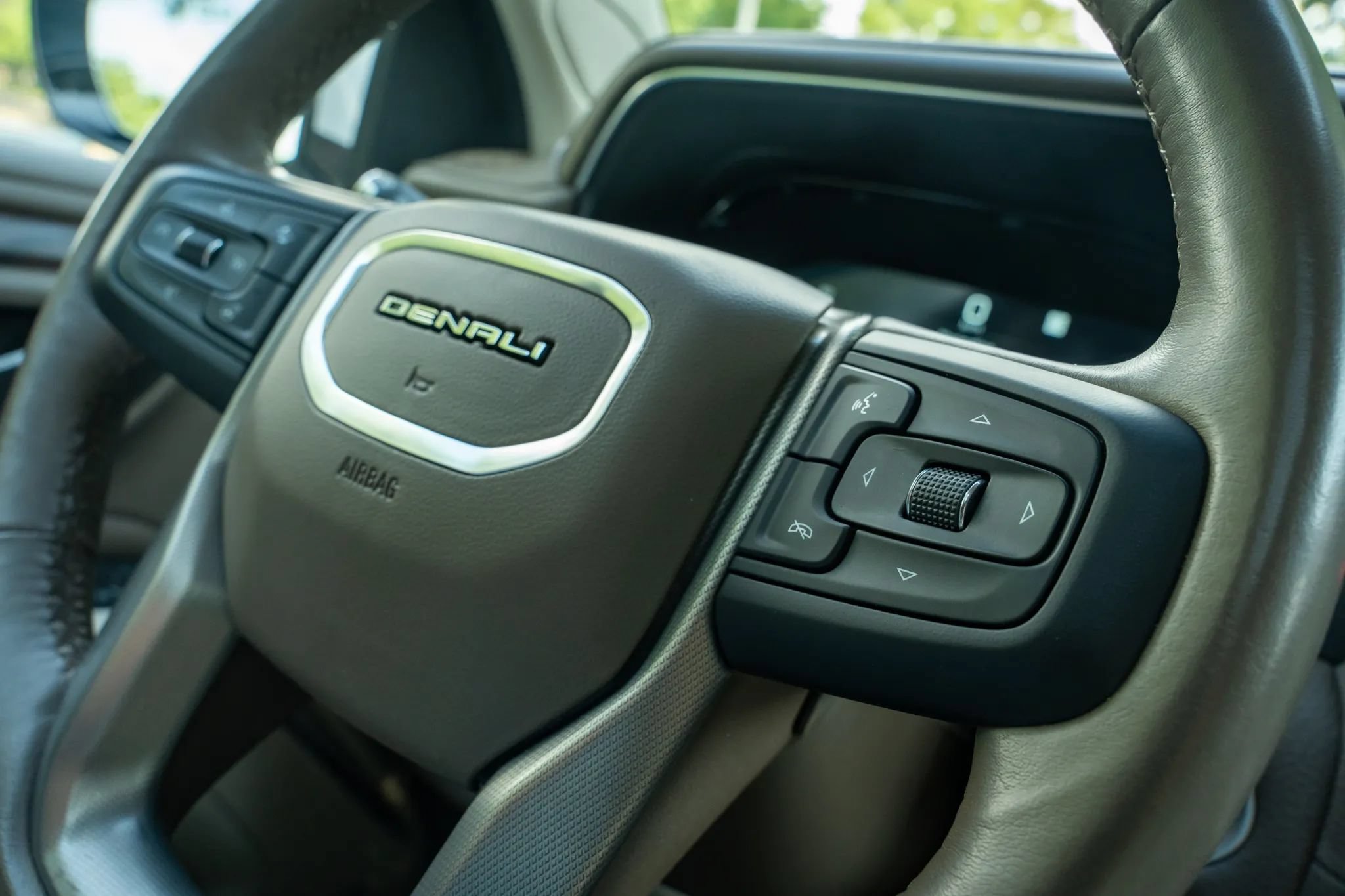 Used 2022 GMC Yukon Denali AWD/4WD image 26