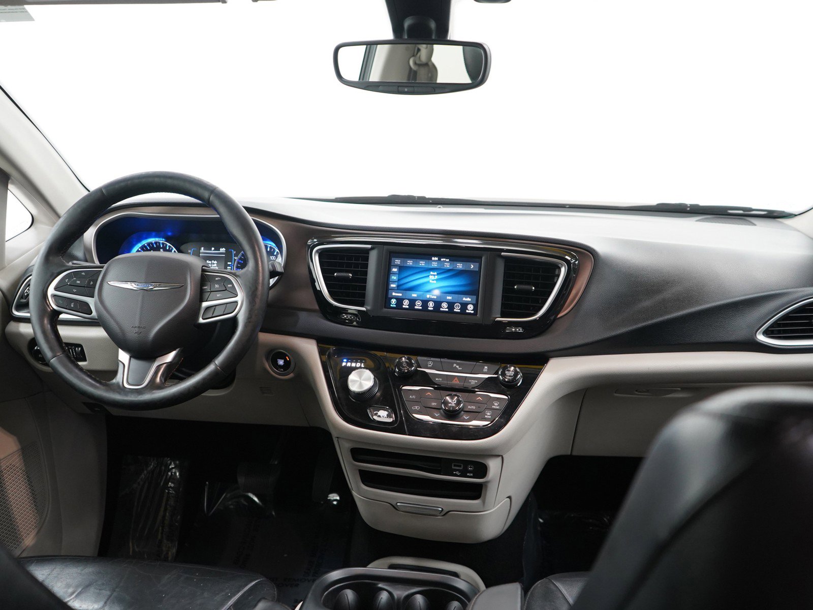 Used 2019 Chrysler Pacifica Touring-L image 13