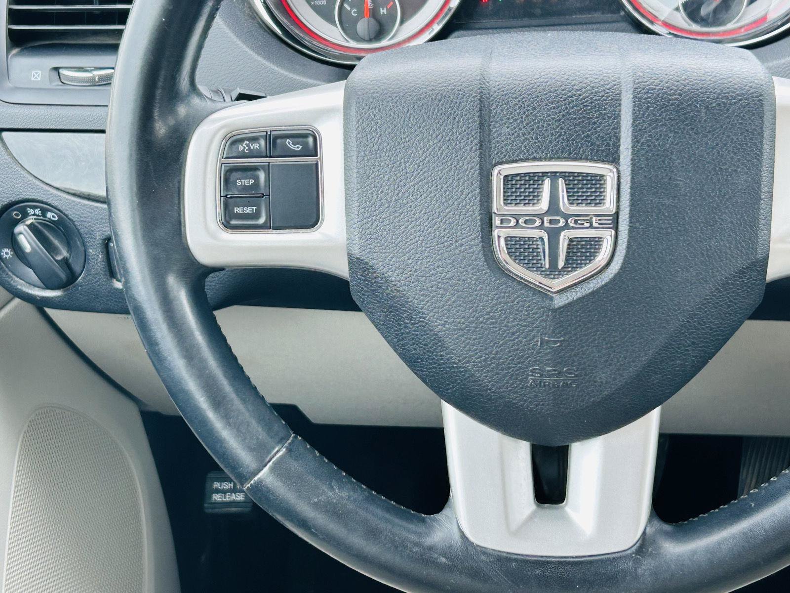 Used 2016 Dodge Grand Caravan American Value Package w/ UConnect Hands-Free Group FWD image 9