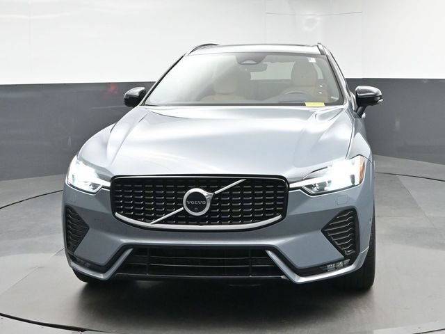 Used 2023 Volvo XC60 B5 Ultimate w/ Climate Package FWD image 3