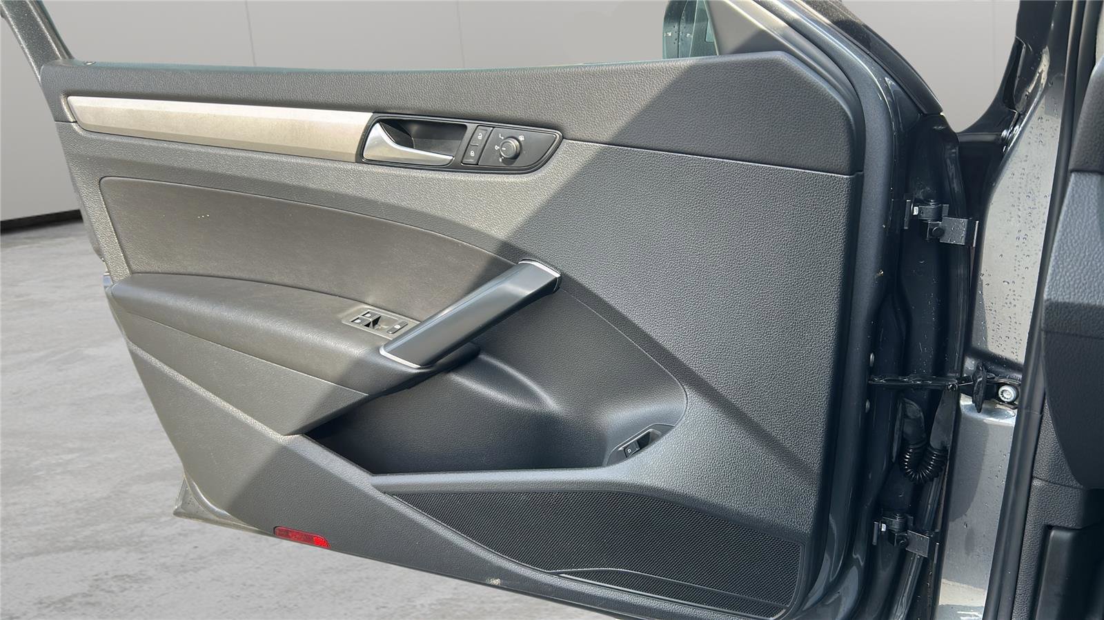 Used 2020 Volkswagen Passat 2.0T SE image 25