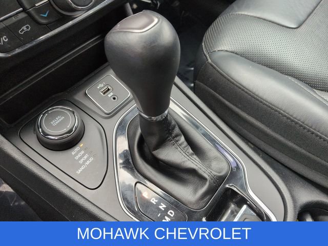 Used 2019 Jeep Cherokee Limited image 16