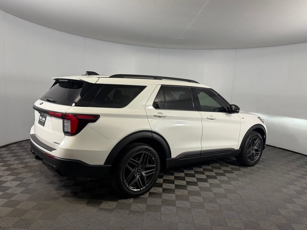 Used 2025 Ford Explorer ST-Line w/ ST-Line Street Pack AWD/4WD image 5