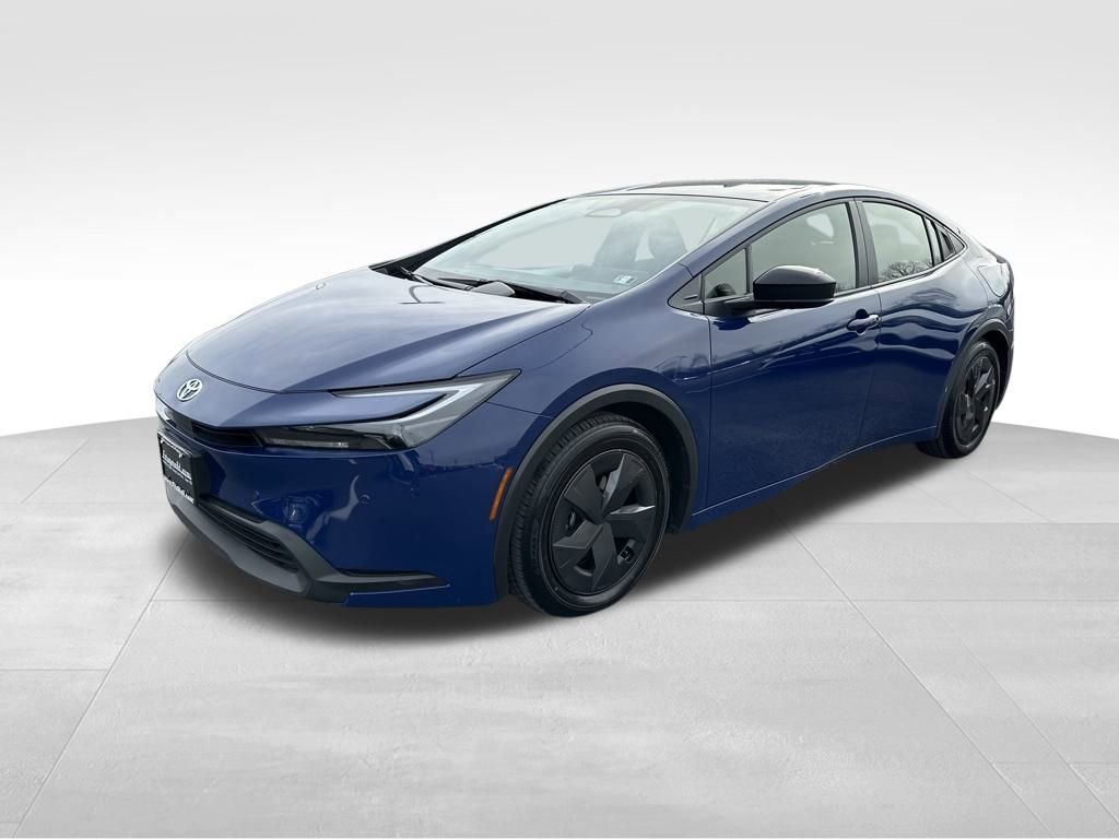 Used 2025 Toyota Prius LE image 3
