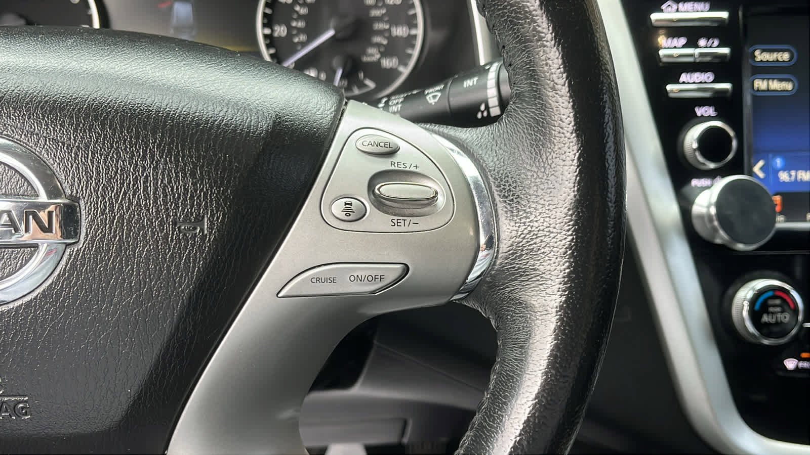 Used 2018 Nissan Murano SL w/ Moonroof Package image 13