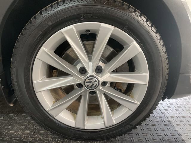 Used 2019 Volkswagen Golf Alltrack SE AWD/4WD image 2