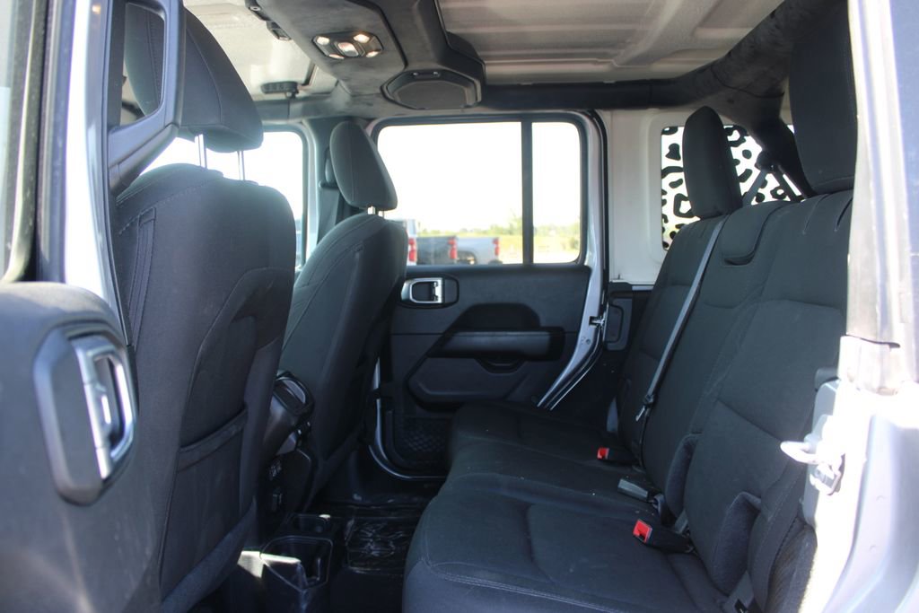 Used 2020 Jeep Wrangler Unlimited Sahara image 14