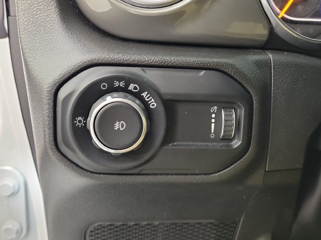 Used 2023 Jeep Wrangler Unlimited Sahara AWD/4WD image 13