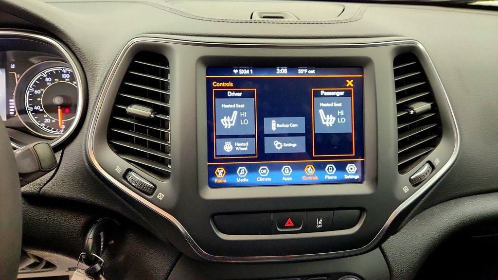Used 2022 Jeep Cherokee Latitude AWD/4WD image 17
