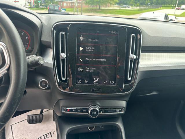 Used 2021 Volvo XC40 T5 Momentum image 21