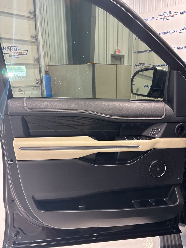Used 2019 Ford Expedition Platinum AWD/4WD image 18