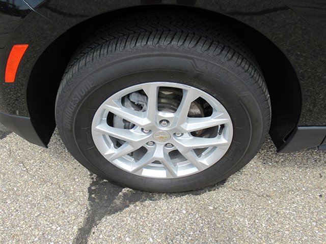 Used 2023 Chevrolet Equinox LT w/ Driver Convenience Package image 12
