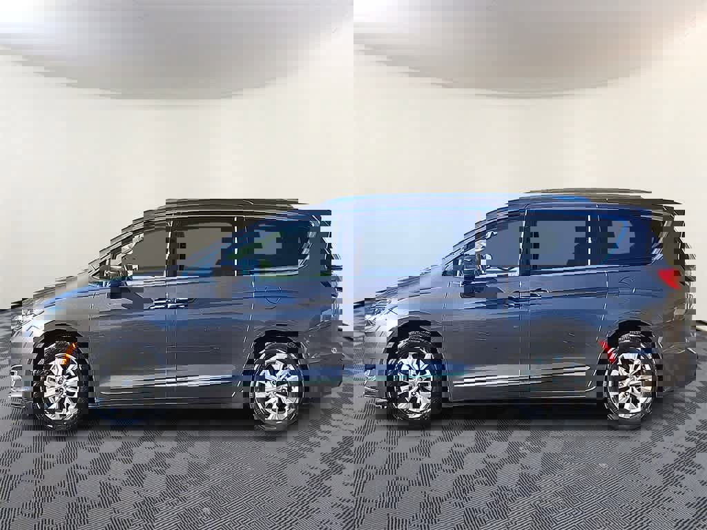 Used 2019 Chrysler Pacifica Touring-L image 6