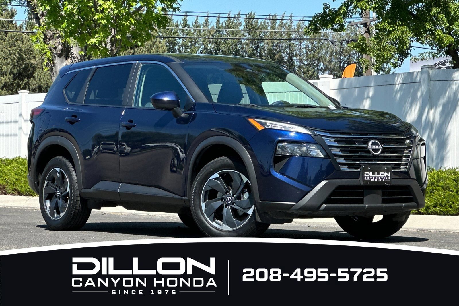 Used 2024 Nissan Rogue SV AWD/4WD image 2